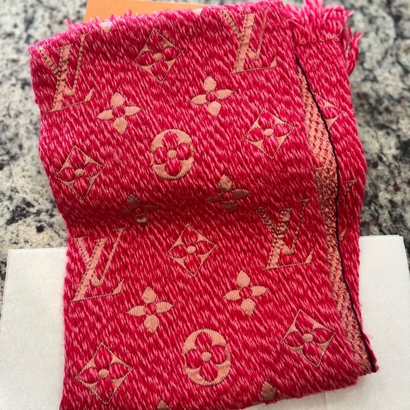 Louis Vuitton Logomania Scarf - Picture 3 of 12